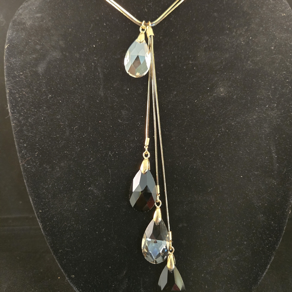 Chic Gold and Black Teardrop Necklace